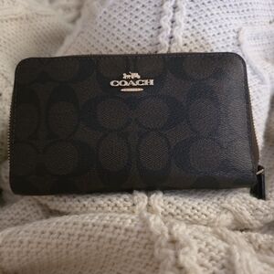 Coach Signature Zip Around Wallet in Brown/Black GREAT CONDTN